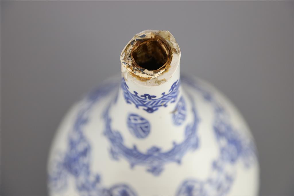 A Chinese blue and white pear-shaped vase, Kangxi period, 28cm high